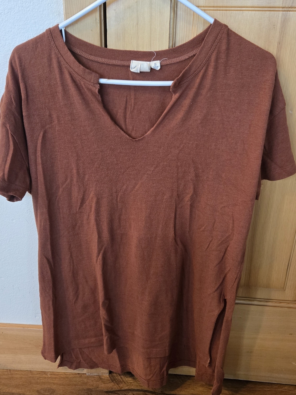 White Crow Rust Short Sleeve V-Neck Tee
